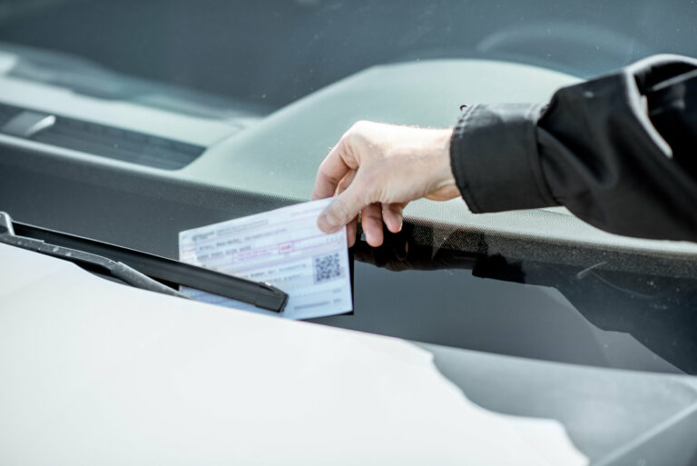 rsz 2policeman putting fine on the car 2021 10 13 20 56 44 utc